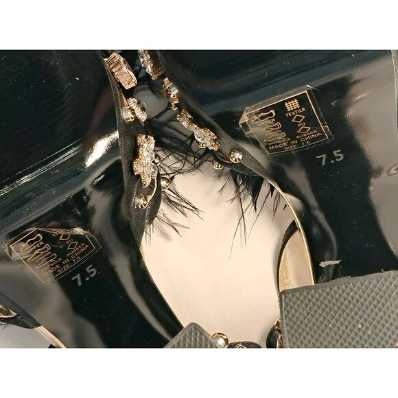 NEW AZALEA WANG Feather & Crystal Ankle Strap Rivet Platform Sandals Size 7.5 - Picture 9 of 12